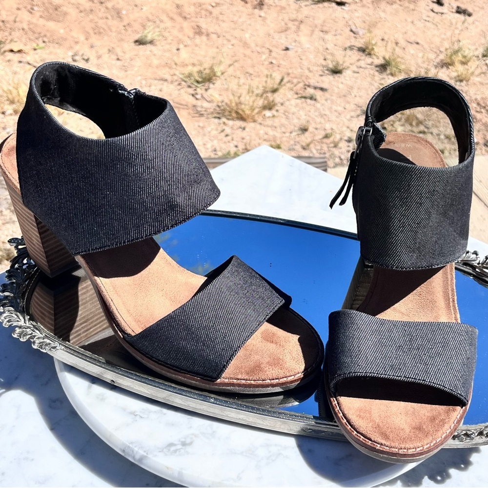 Toms Black Majorca Cutout Block Heel Sandals, 8.5, Like New Condition.